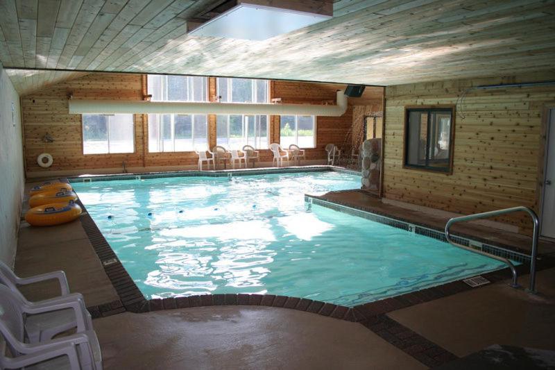 Mackinaw Beach And Bay Inn & Suites Макино Сити Екстериор снимка