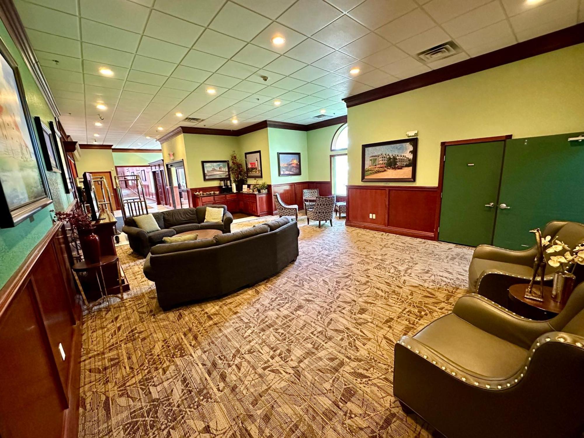 Mackinaw Beach And Bay Inn & Suites Макино Сити Екстериор снимка