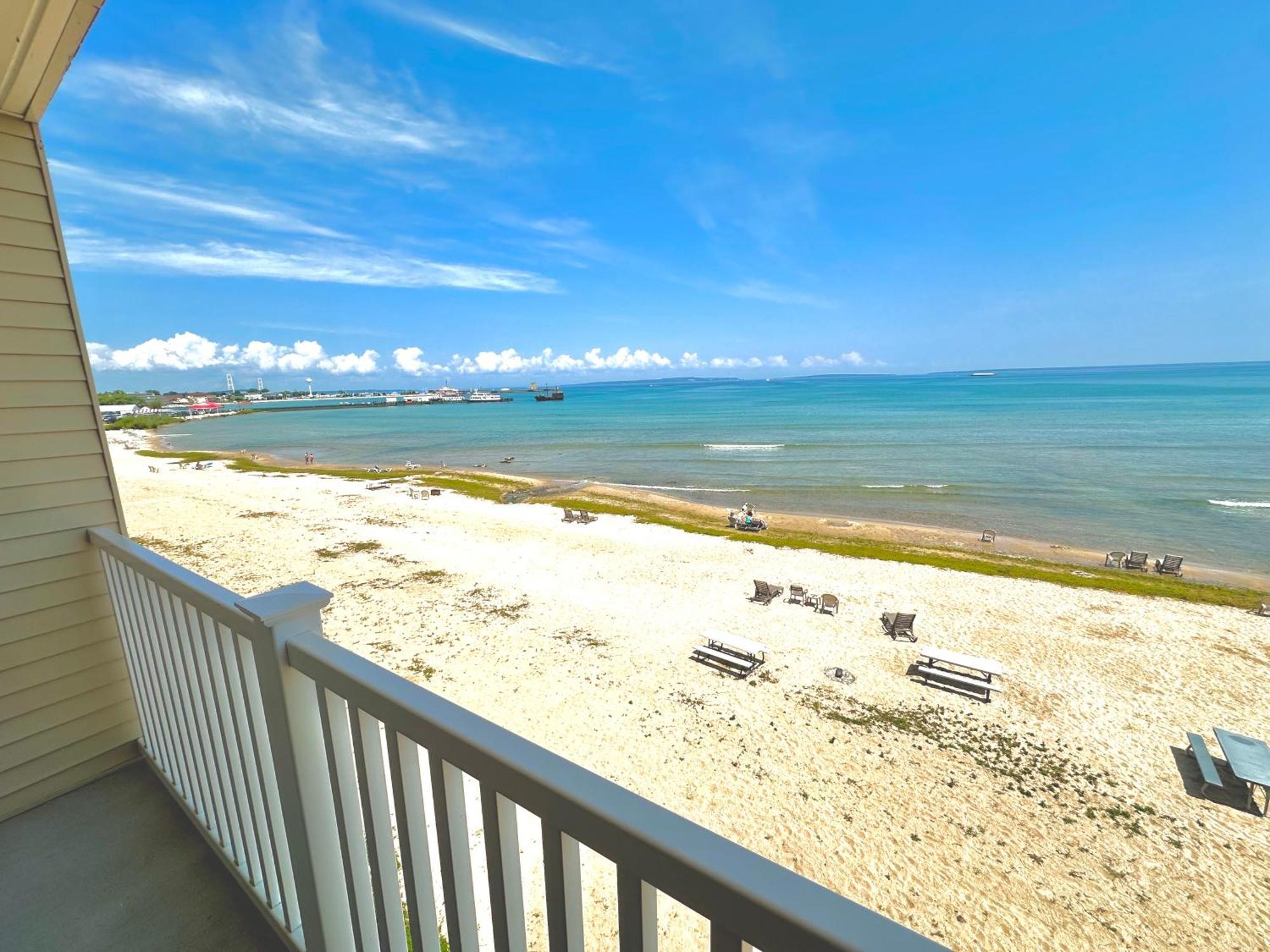 Mackinaw Beach And Bay Inn & Suites Макино Сити Екстериор снимка