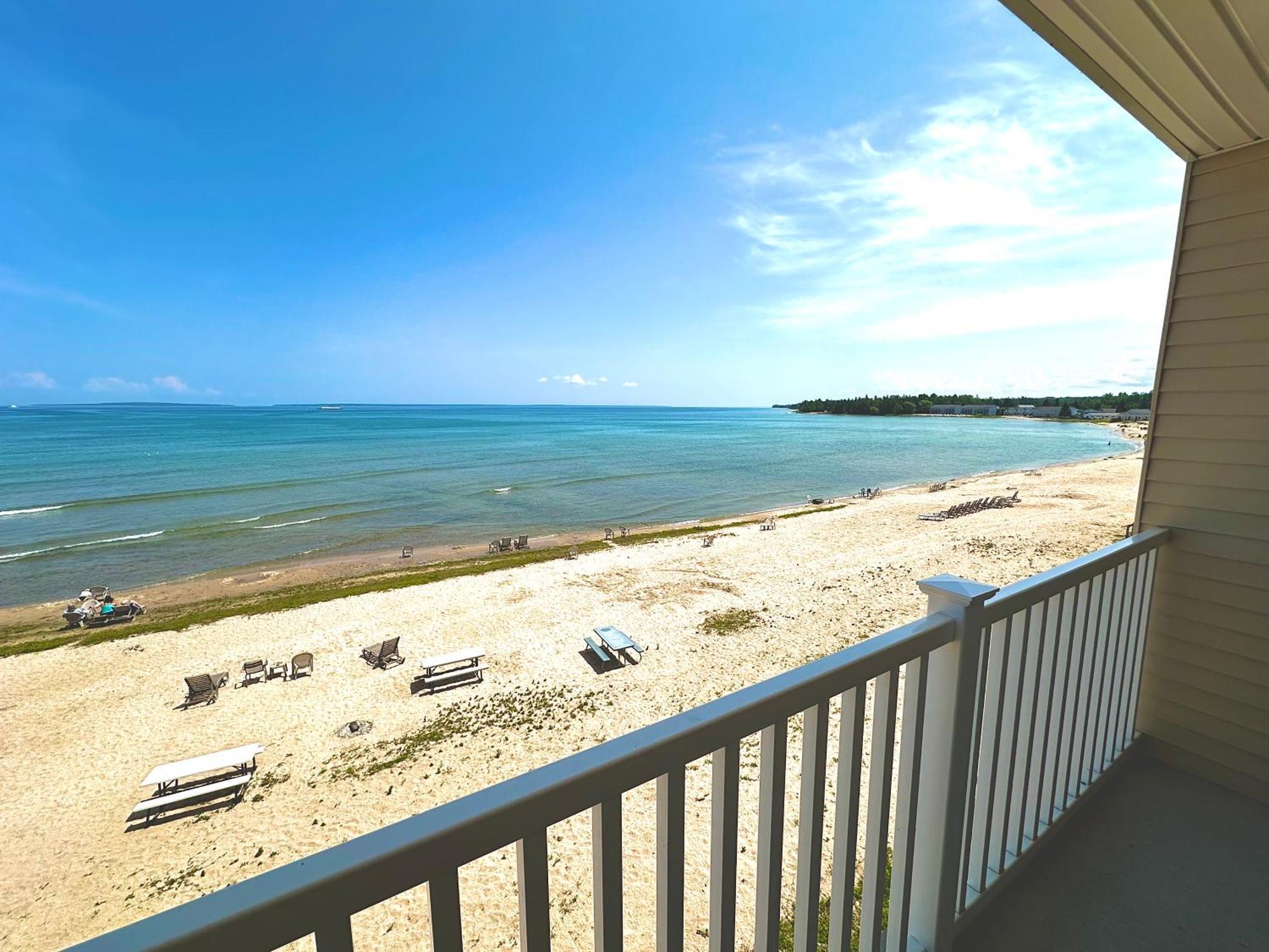 Mackinaw Beach And Bay Inn & Suites Макино Сити Екстериор снимка