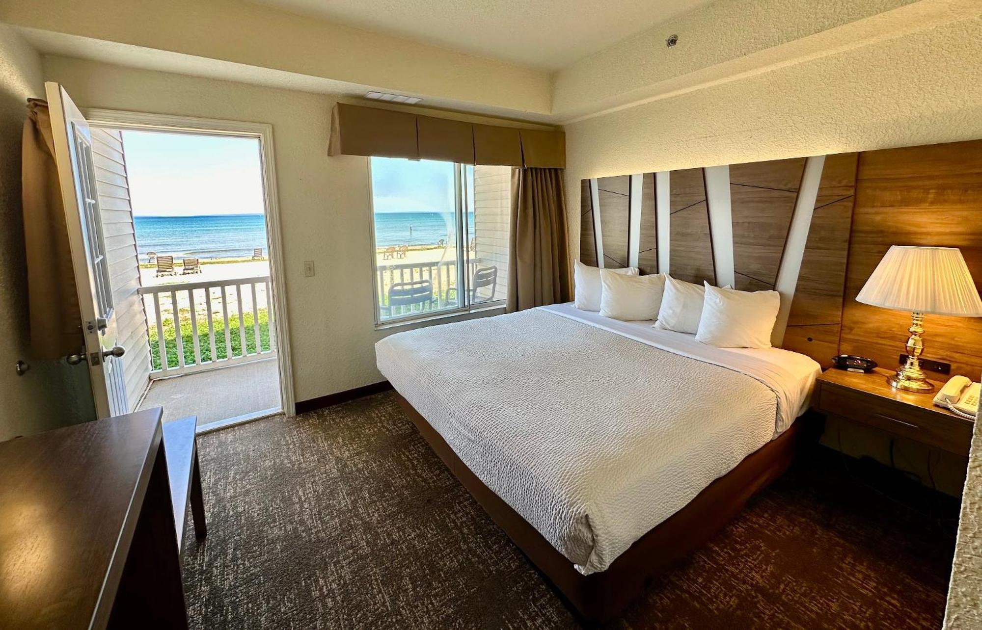 Mackinaw Beach And Bay Inn & Suites Макино Сити Екстериор снимка