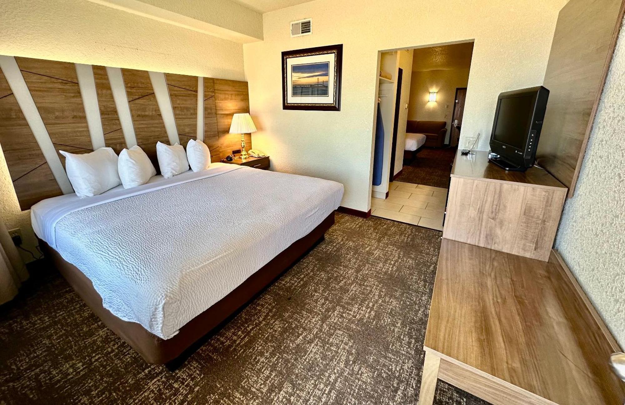 Mackinaw Beach And Bay Inn & Suites Макино Сити Екстериор снимка