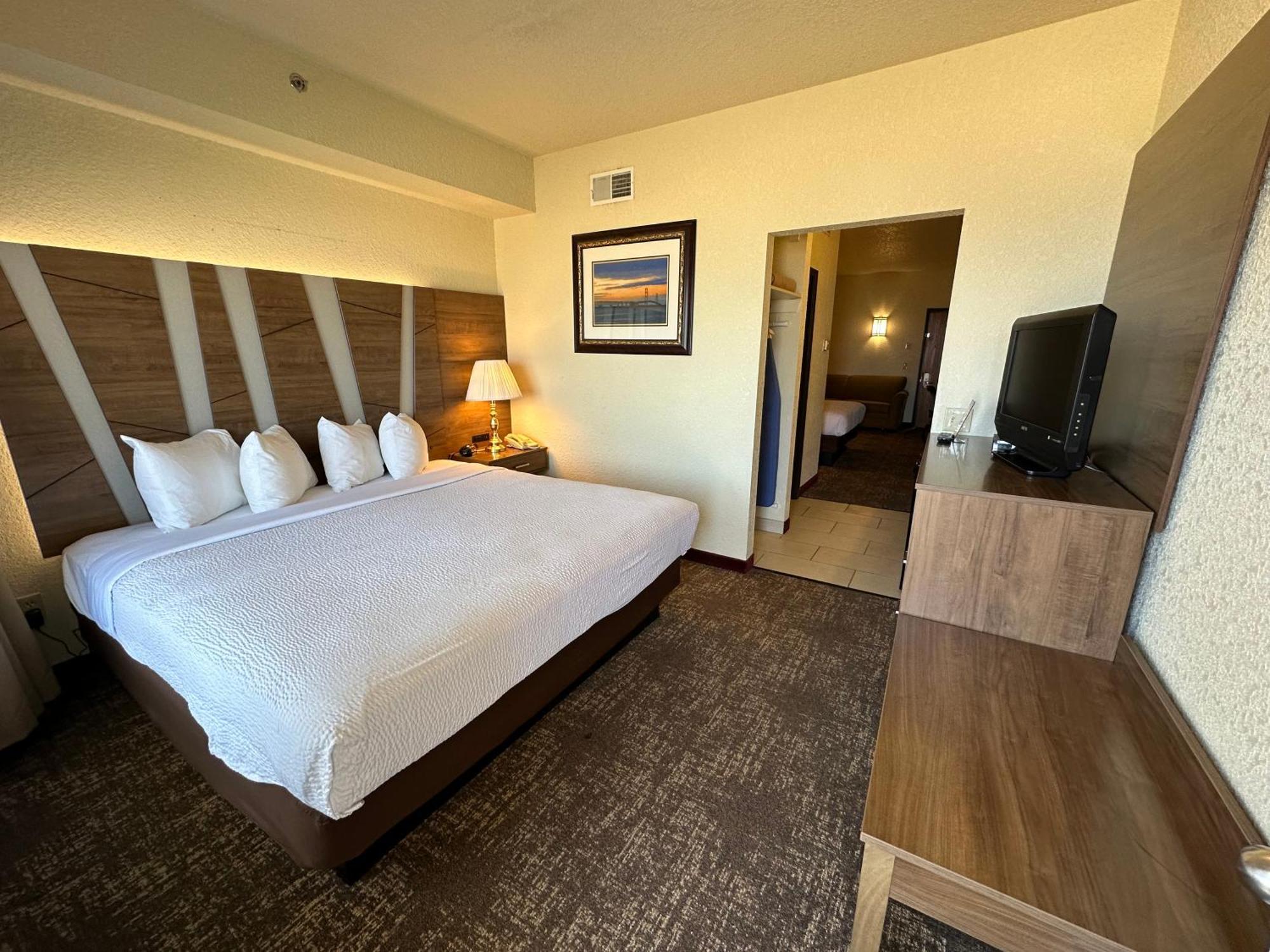 Mackinaw Beach And Bay Inn & Suites Макино Сити Екстериор снимка
