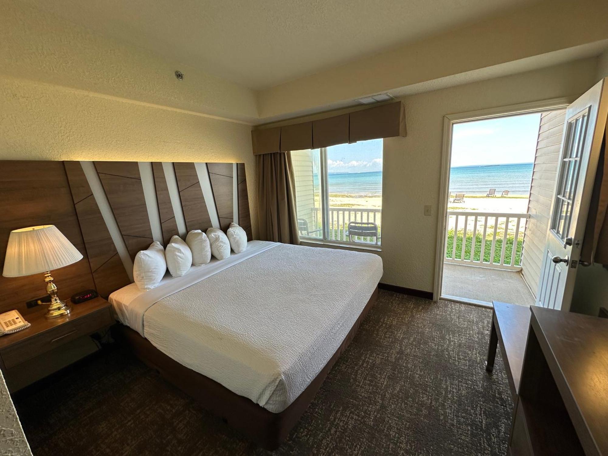 Mackinaw Beach And Bay Inn & Suites Макино Сити Екстериор снимка