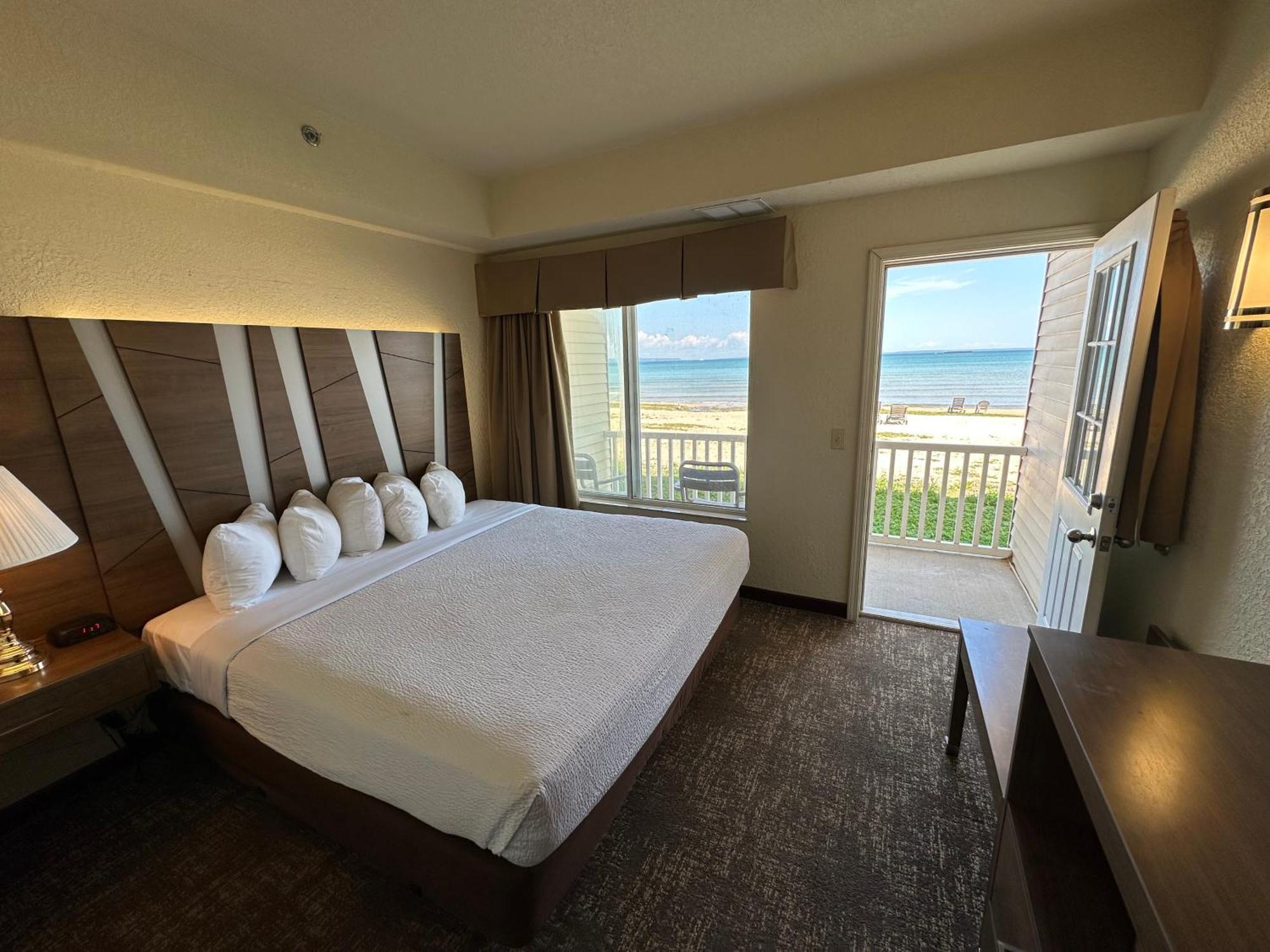 Mackinaw Beach And Bay Inn & Suites Макино Сити Екстериор снимка