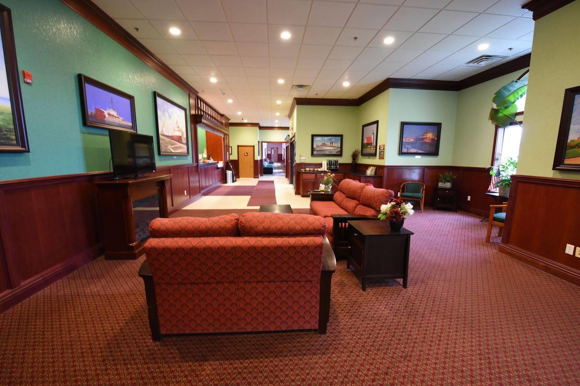 Mackinaw Beach And Bay Inn & Suites Макино Сити Екстериор снимка