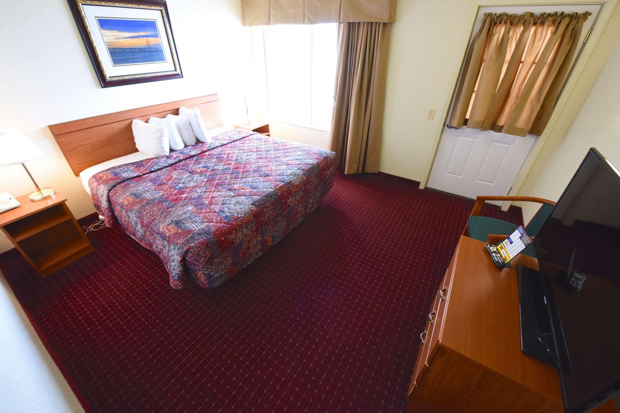 Mackinaw Beach And Bay Inn & Suites Макино Сити Екстериор снимка