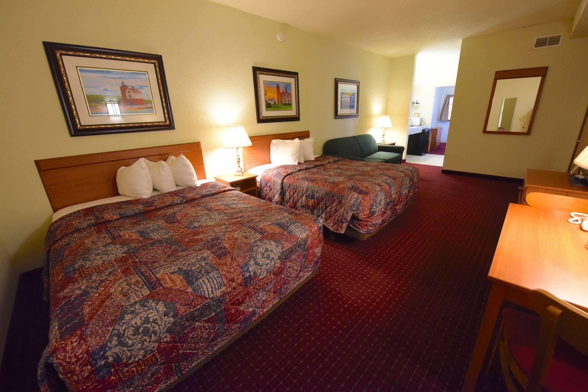 Mackinaw Beach And Bay Inn & Suites Макино Сити Екстериор снимка