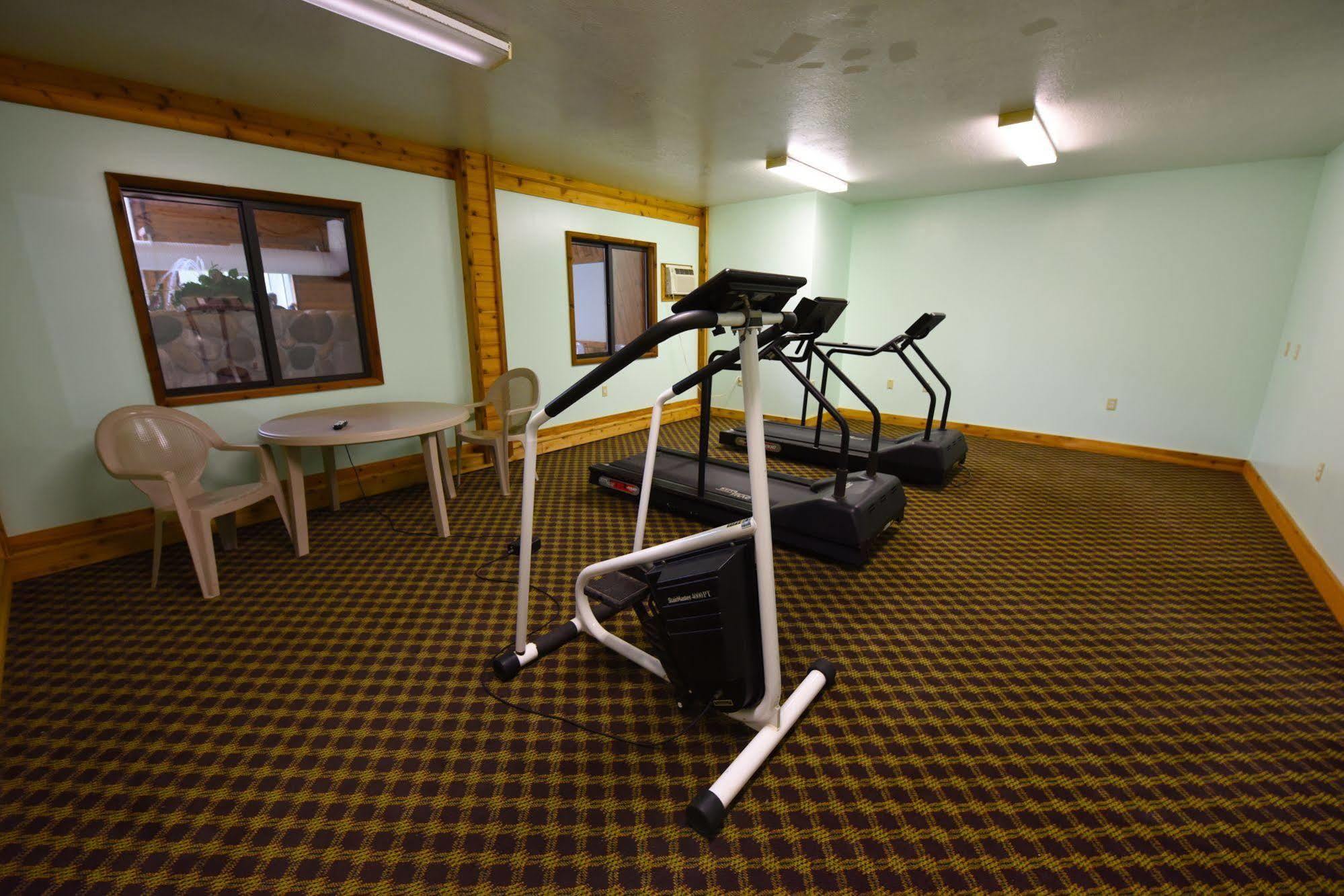 Mackinaw Beach And Bay Inn & Suites Макино Сити Екстериор снимка
