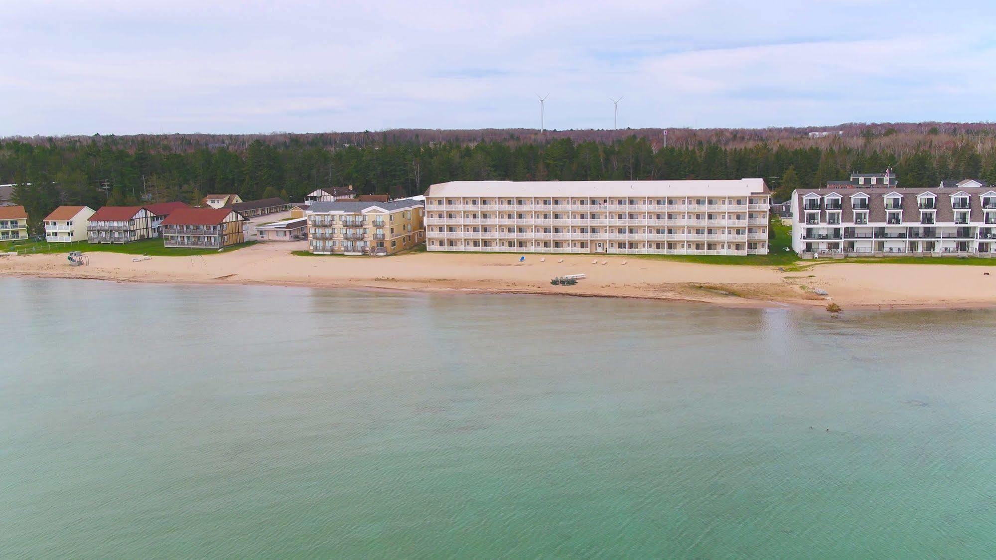 Mackinaw Beach And Bay Inn & Suites Макино Сити Екстериор снимка